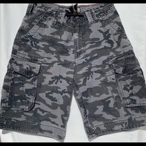 Pre-Owned Gently Worn WEAR FIRST Boy’s  Distressed Camouflage Cargo Shorts 10